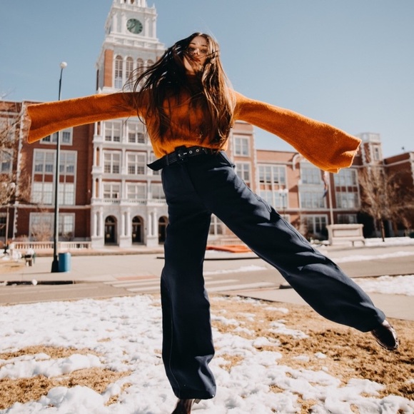 NWOT F21 Bell sleeve TOP 🧡 - Picture 4 of 7